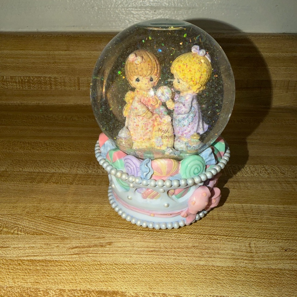 2003 Precious Moments Pastel Snow‎ Globe Figurine - love cute candy kids decor